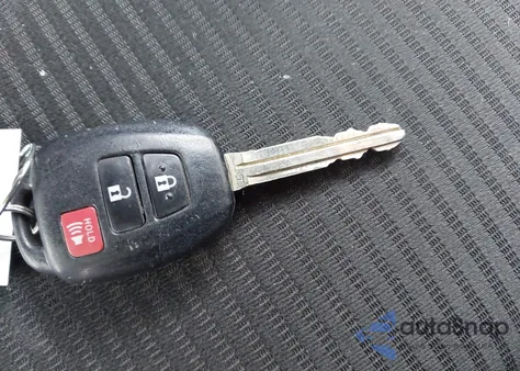 2017 Toyota Rav4 Le z USA, uszkodzony, nr VIN JTMBFREV4HJ138422